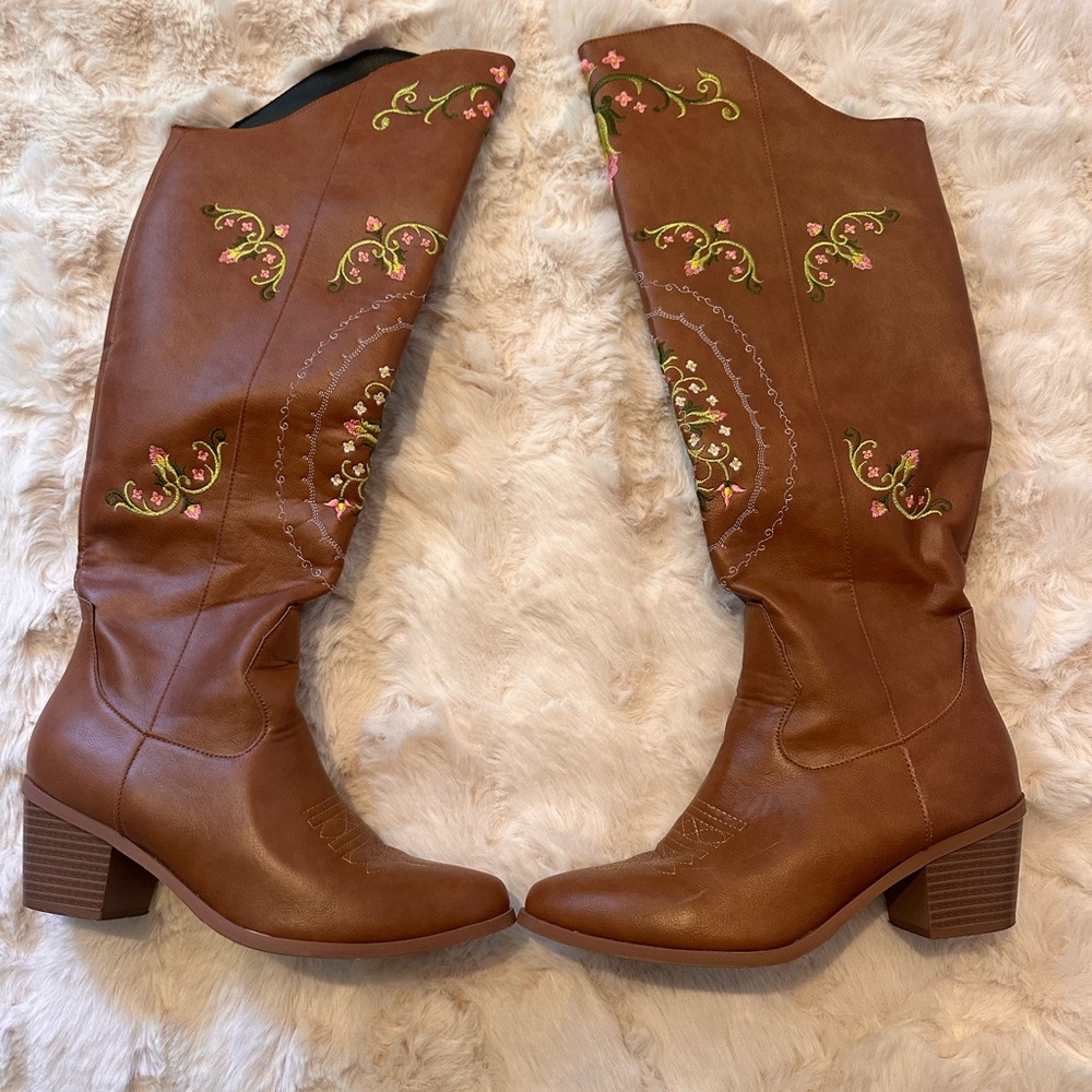 Embroidered Brown Western Knee-High Heeled Boots - Picture 2 of 7
